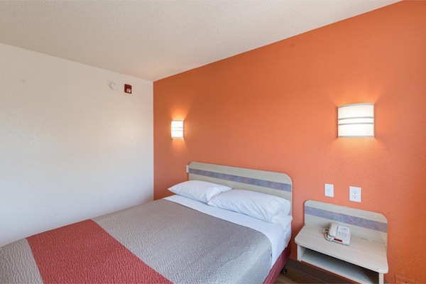 Foto van 1 tweepersoonsbed | Toegankelijk voor mindervaliden/bad - BedRoom