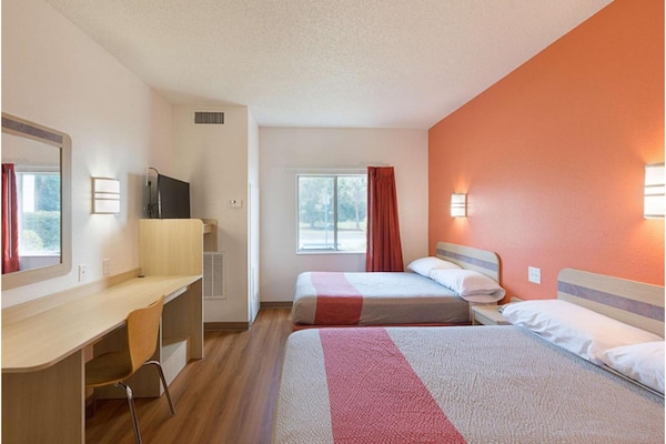Foto van 2 tweepersoonsbedden | Rookvrij - Vakantiehuis in  - BedRoom