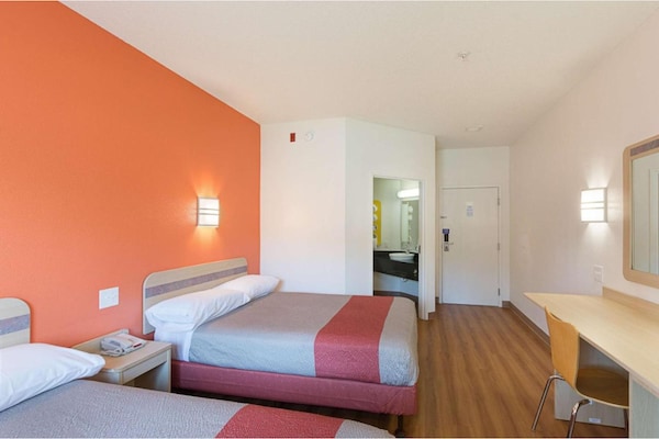 Foto van 2 tweepersoonsbedden | Rookvrij - Vakantiehuis in  - BedRoom