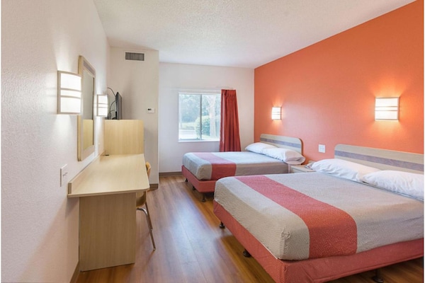 Foto van 2 tweepersoonsbedden | Rookvrij - Vakantiehuis in  - BedRoom