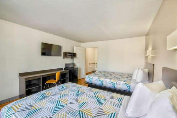 Foto van 2 tweepersoonsbedden, rokersgedeelte | Conyers - Vakantiehuis in  - BedRoom