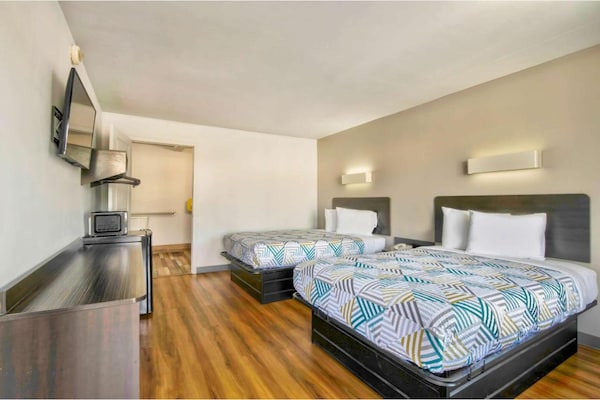 Foto van 2 tweepersoonsbedden, rokersgedeelte | Conyers - Vakantiehuis in  - BedRoom