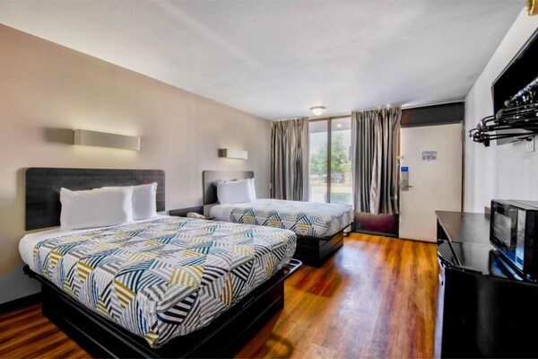 Foto van 2 tweepersoonsbedden, rokersgedeelte | Conyers - Vakantiehuis in  - BedRoom