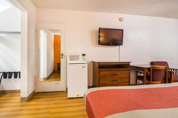 Foto van 1 kingsize bed, rokersgedeelte | Conyers - Vakantiehuis in  - BedRoom
