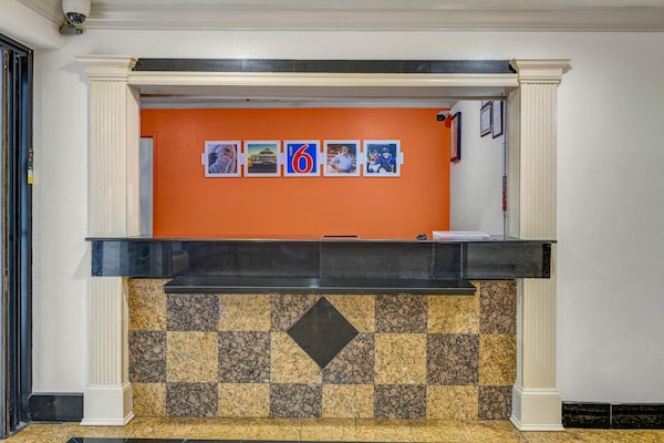 Foto van 1 kingsize bed | Roken toegestaan - Vakantiehuis in Norcross - HallReception