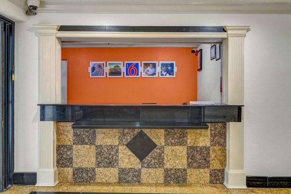 Foto van 2 tweepersoonsbedden | Roken toegestaan - Vakantiehuis in Norcross - HallReception
