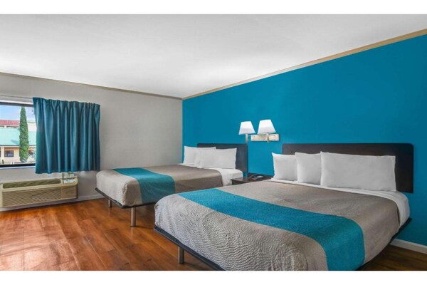 Foto van 2 tweepersoonsbedden | Roken toegestaan - Vakantiehuis in Norcross - BedRoom