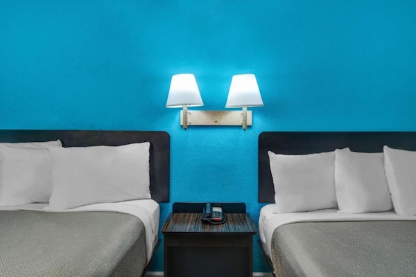 Foto van 2 tweepersoonsbedden | Roken toegestaan - Vakantiehuis in Norcross - BedRoom