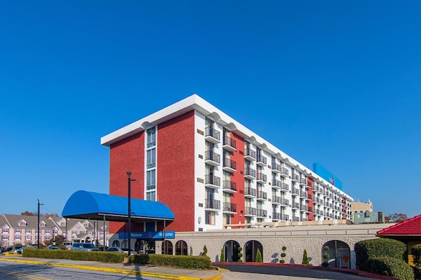 Foto van 1 kingsize bed met rolstoeltoegankelijk bad, NSMK - Vakantiehuis in Atlanta - ExteriorSummer