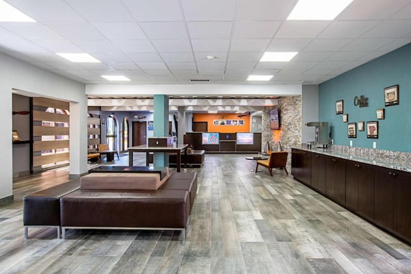 Foto van 1 kingsize bed met rolstoeltoegankelijk bad, NSMK - Vakantiehuis in Atlanta - HallReception
