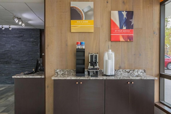 Foto van 2 queensize bedden | Premium, Micfridge - Vakantiehuis in Savannah GA - HallReception