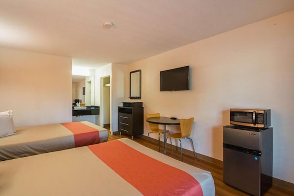 Foto van 2 queensize bedden | Premium, Micfridge - Vakantiehuis in Savannah GA - BedRoom