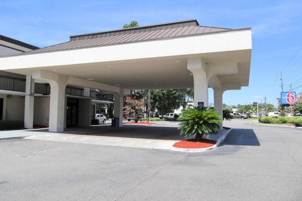 Foto van 2 queensize bedden | Premium, Micfridge - Vakantiehuis in Savannah GA - HallReception