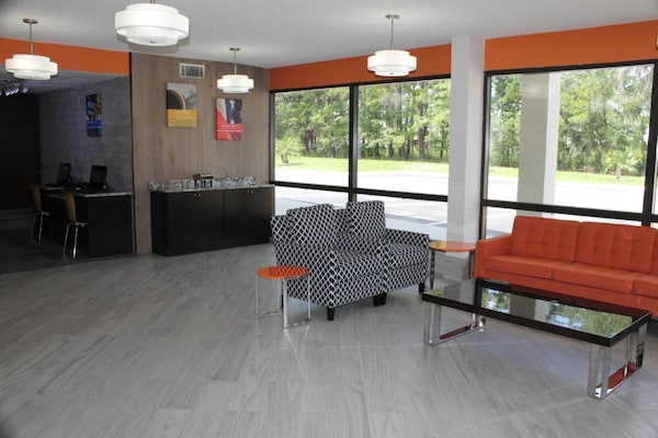Foto van 2 queensize bedden | Rolstoeltoegankelijke douche / Rookvrij - HallReception