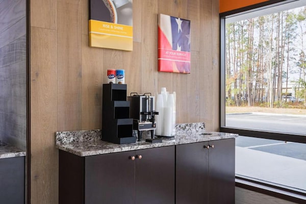 Foto van 1 kingsize bed | Premium, koelkast - Vakantiehuis in Savannah GA - HallReception