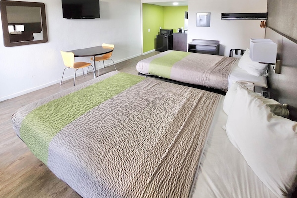 Foto van 2 tweepersoonsbedden | Niet-roken, koelkast - Vakantiehuis in Columbus - BedRoom