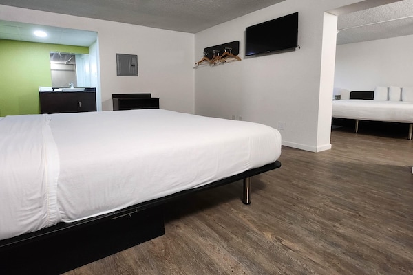Foto van 1 kingsize bed | Rookvrij, koelkast - Vakantiehuis in Columbus - BedRoom
