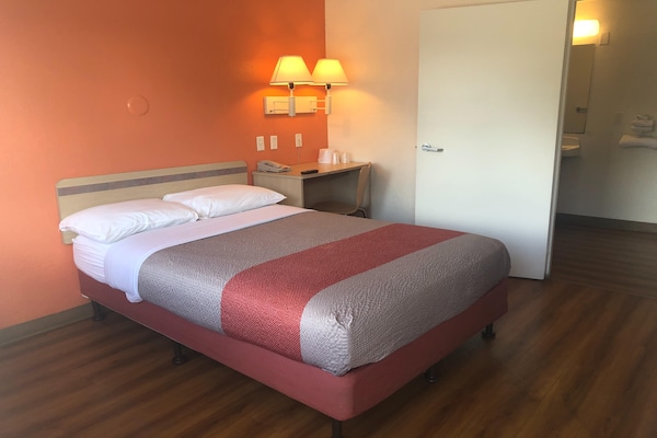 Foto van 1 tweepersoonsbed | Toegankelijk voor mindervaliden/bad - BedRoom