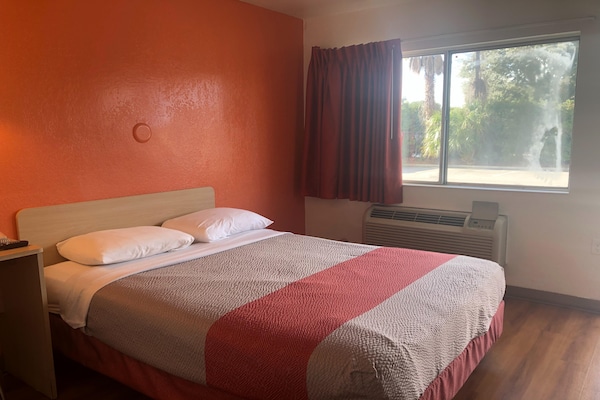 Foto van 1 tweepersoonsbed | Toegankelijk voor mindervaliden/bad - BedRoom