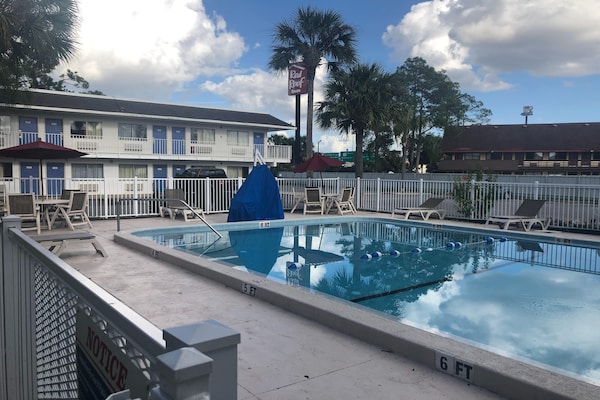 Foto van 2 tweepersoonsbedden | Jacksonville - Vakantiehuis in Jacksonville - PoolOfHouse