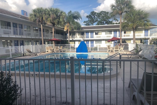 Foto van 2 tweepersoonsbedden | Jacksonville - Vakantiehuis in Jacksonville - PoolOfHouse