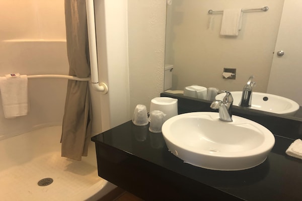 Foto van 2 tweepersoonsbedden | Jacksonville - Vakantiehuis in Jacksonville - BathRoom
