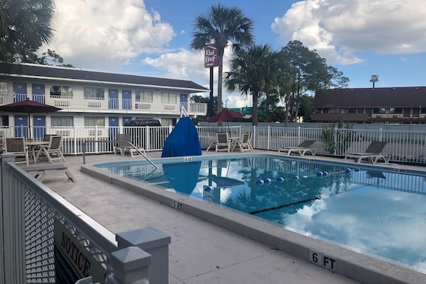 Foto van 2 tweepersoonsbedden | Jacksonville - Vakantiehuis in Jacksonville - PoolOfHouse