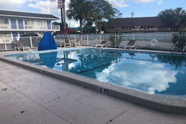 Foto van 2 tweepersoonsbedden | Jacksonville - Vakantiehuis in Jacksonville - PoolOfHouse