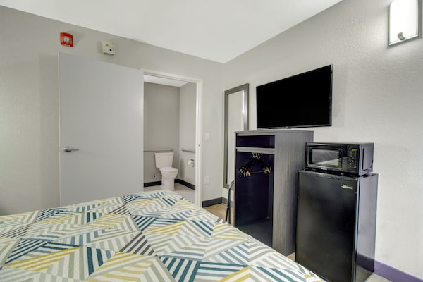 Foto van 1 tweepersoonsbed (queensize) | Niet-roken, koelkast (Micfridge) - BedRoom