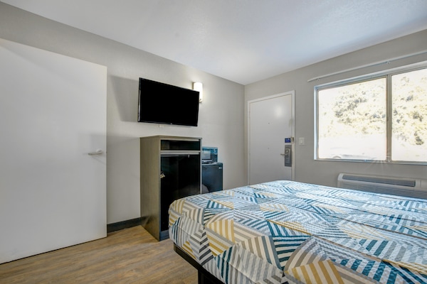 Foto van 1 tweepersoonsbed (queensize) | Niet-roken, koelkast (Micfridge) - BedRoom