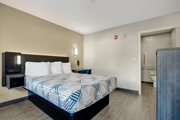 Foto van 1 tweepersoonsbed (queensize) | Niet-roken, koelkast (Micfridge) - BedRoom