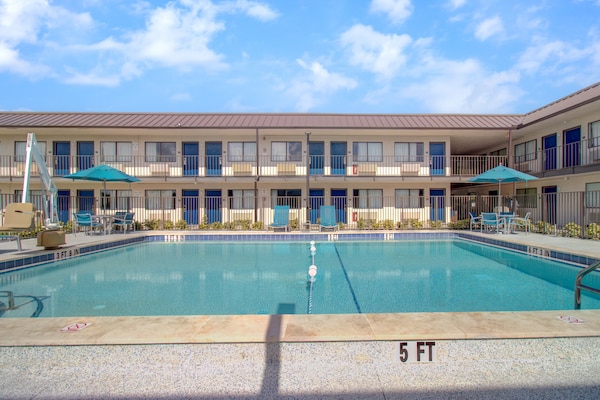 Foto van 2 tweepersoonsbedden | Niet-roken, koelkast - Vakantiehuis in Venice - PoolOfHouse