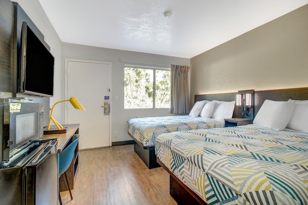 Foto van 2 tweepersoonsbedden | Niet-roken, koelkast - Vakantiehuis in Venice - BedRoom