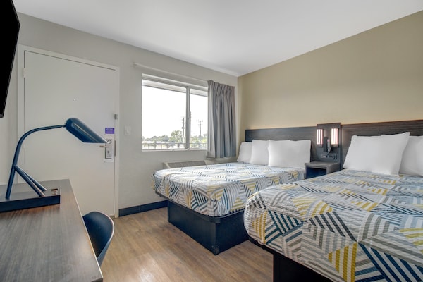 Foto van 2 tweepersoonsbedden | Niet-roken, koelkast - Vakantiehuis in Venice - BedRoom