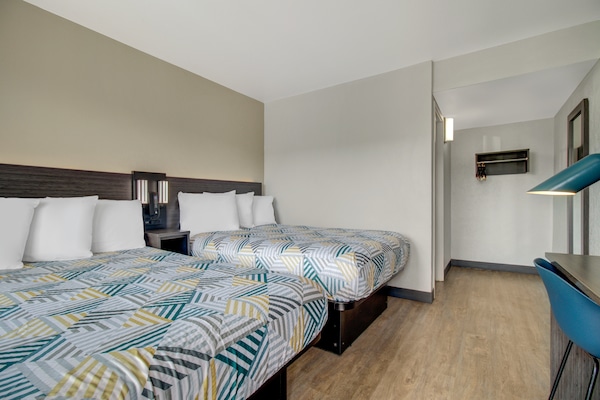 Foto van 2 tweepersoonsbedden | Niet-roken, koelkast - Vakantiehuis in Venice - BedRoom