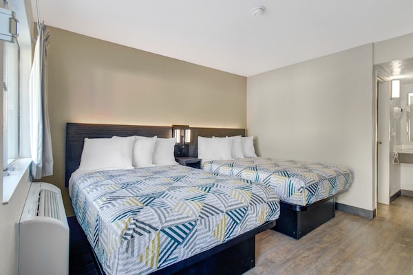 Foto van 2 tweepersoonsbedden | Niet-roken, koelkast - Vakantiehuis in Venice - BedRoom