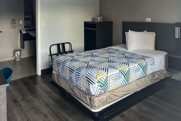 Foto van 1 tweepersoonsbed | Koelkast - Vakantiehuis in Kissimmee - BedRoom