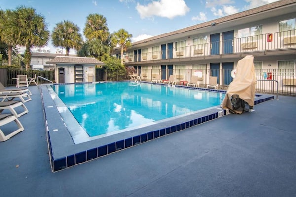 Foto van 2 tweepersoonsbedden | Premium minikoelkast - Vakantiehuis in Kissimmee - PoolOfHouse