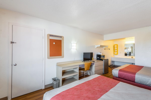 Foto van 2 tweepersoonsbedden (queensize) | Roken toegestaan - BedRoom