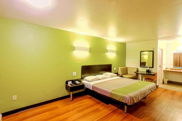 Foto van 1 kingsize bed | Rookvrij, keuken, bank - Vakantiehuis in Longview - BedRoom