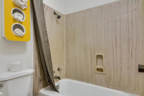 Foto van 2 tweepersoonsbedden (queensize)|Niet-roken - Vakantiehuis in Longview - BathRoom