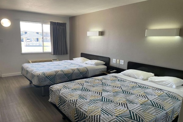 Foto van 2 tweepersoonsbedden | Rookvrij - Vakantiehuis in Wichita Falls - BedRoom