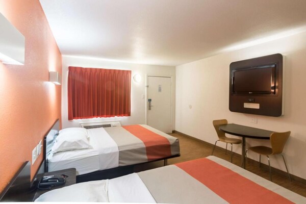 Foto van 2 tweepersoonsbedden | Rolstoeltoegankelijk Nsmk - Vakantiehuis in Wichita Falls - BedRoom