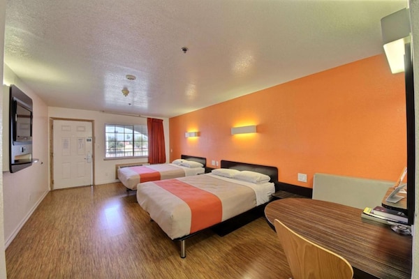 Foto van 2 tweepersoonsbedden | Rookvrij, Keuken - Vakantiehuis in Edinburg - BedRoom