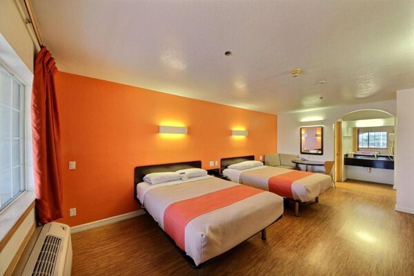Foto van 2 tweepersoonsbedden | Rookvrij, Keuken - Vakantiehuis in Edinburg - BedRoom