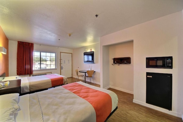 Foto van 2 tweepersoonsbedden | Rookvrij, Keuken - Vakantiehuis in Edinburg - BedRoom