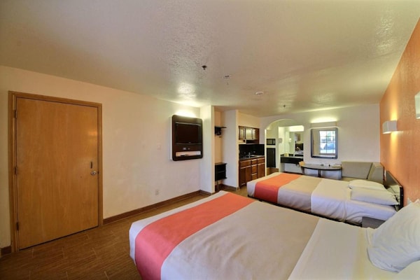 Foto van 2 tweepersoonsbedden | Rookvrij, Keuken - Vakantiehuis in Edinburg - BedRoom