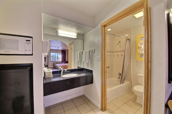 Foto van 2 tweepersoonsbedden | Nsmk, keuken - Vakantiehuis in Edinburg - BathRoom