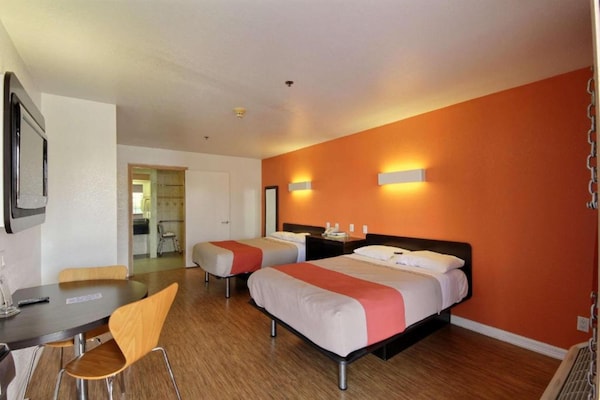 Foto van 2 tweepersoonsbedden | Nsmk, keuken - Vakantiehuis in Edinburg - BedRoom
