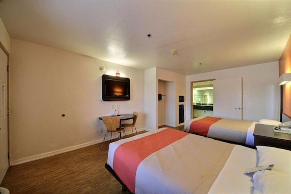 Foto van 2 tweepersoonsbedden | Nsmk, keuken - Vakantiehuis in Edinburg - BedRoom